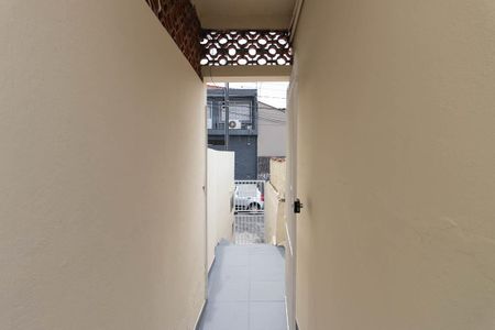 Casa para alugar com 75m², 2 quartos e 1 vaga Casa para alugar com 75m², 2 quartos e 1 vagaEscada de entrada
