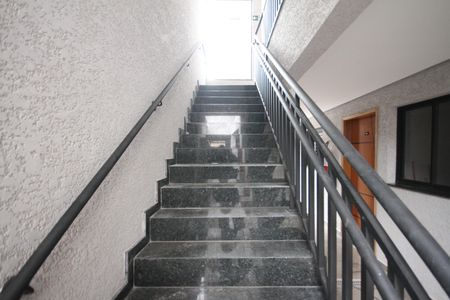 Apartamento para alugar com 41m², 2 quartos e sem vagaEscada