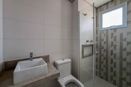 Apartamento à venda com 81m², 2 quartos e 1 vaga Apartamento à venda com 81m², 2 quartos e 1 vagaBanheiro Social