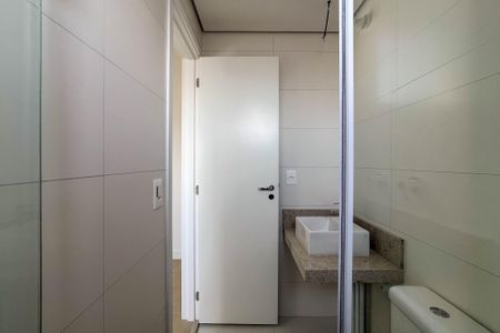 Apartamento à venda com 81m², 2 quartos e 1 vaga Apartamento à venda com 81m², 2 quartos e 1 vagaBanheiro Social