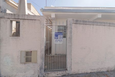Casa à venda com 60m², 3 quartos e 1 vaga Casa à venda com 60m², 3 quartos e 1 vagaFachada