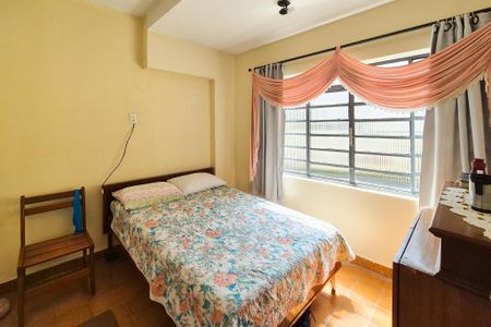 Casa à venda com 303m², 2 quartos e 1 vagaSuíte