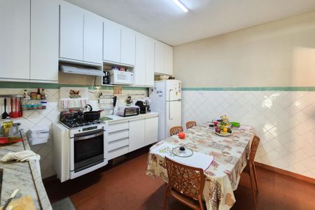 Casa à venda com 303m², 2 quartos e 1 vagaCozinha