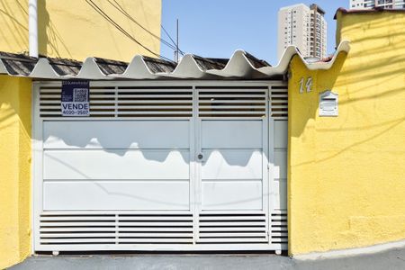 Casa à venda com 303m², 2 quartos e 1 vagaFachada