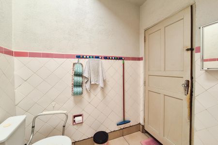 Casa à venda com 303m², 2 quartos e 1 vagaBanheiro de serviço