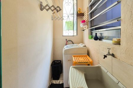 Casa à venda com 303m², 2 quartos e 1 vagaÁrea de Serviço