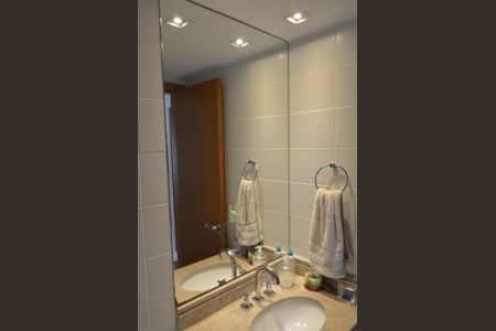 Apartamento à venda com 200m², 3 quartos e 2 vagasBanheiro 1