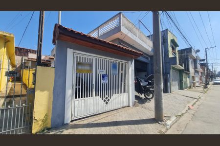 Casa à venda com 180m², 4 quartos e 4 vagas Casa à venda com 180m², 4 quartos e 4 vagasFachada