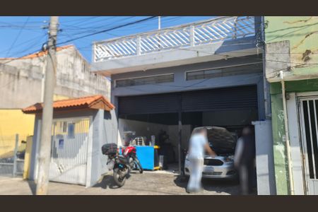 Casa à venda com 180m², 4 quartos e 4 vagas Casa à venda com 180m², 4 quartos e 4 vagasFachada