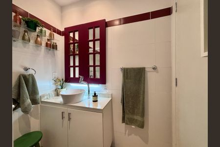 Apartamento à venda com 86m², 2 quartos e sem vagaBanheiro social