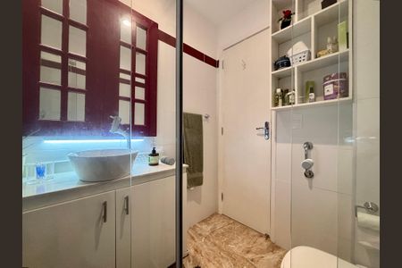 Apartamento à venda com 86m², 2 quartos e sem vagaBanheiro social
