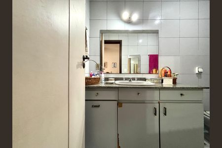 Apartamento à venda com 136m², 3 quartos e sem vaga Apartamento à venda com 136m², 3 quartos e sem vagaBanheiro da Suíte