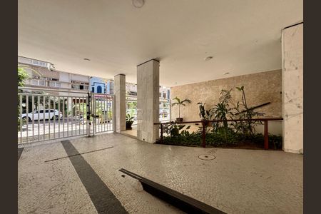 Apartamento à venda com 136m², 3 quartos e sem vaga Apartamento à venda com 136m², 3 quartos e sem vagaFachada e Portaria