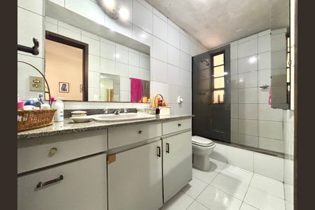 Apartamento à venda com 136m², 3 quartos e sem vaga Apartamento à venda com 136m², 3 quartos e sem vagaBanheiro da Suíte