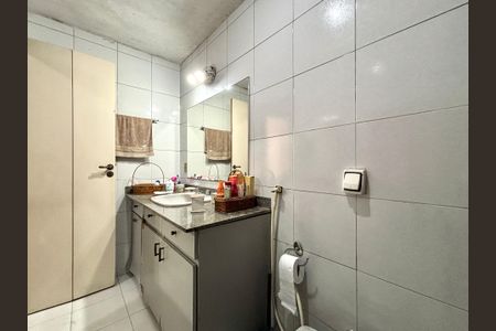 Apartamento à venda com 136m², 3 quartos e sem vaga Apartamento à venda com 136m², 3 quartos e sem vagaBanheiro da Suíte