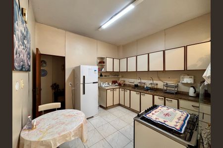 Apartamento à venda com 136m², 3 quartos e sem vaga Apartamento à venda com 136m², 3 quartos e sem vagaCozinha