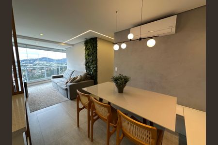Sala de apartamento à venda com 2 quartos, 69m² em Empresarial 18 do Forte, Barueri