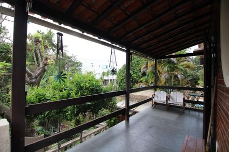 Casa de condomínio à venda com 144m², 3 quartos e 2 vagasSala - Varanda