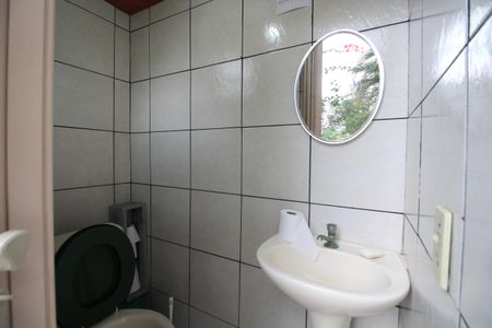 Casa de condomínio à venda com 144m², 3 quartos e 2 vagasBanheiro de Serviço