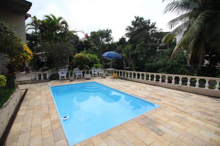 Casa de condomínio à venda com 144m², 3 quartos e 2 vagasPiscina