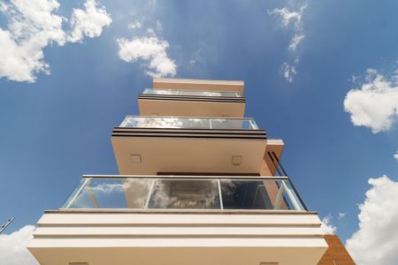 Apartamento para alugar com 42m², 2 quartos e 1 vaga Apartamento para alugar com 42m², 2 quartos e 1 vagaFachada