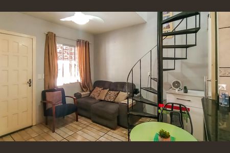 Sala de casa de condomínio à venda com 2 quartos, 80m² em Hípica, Porto Alegre