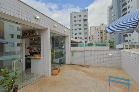 Apartamento à venda com 227m², 4 quartos e 3 vagas Apartamento à venda com 227m², 4 quartos e 3 vagasCobertura