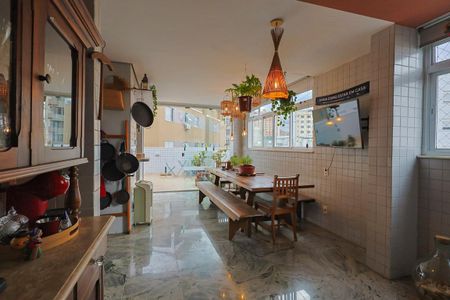 Apartamento à venda com 227m², 4 quartos e 3 vagas Apartamento à venda com 227m², 4 quartos e 3 vagasCobertura