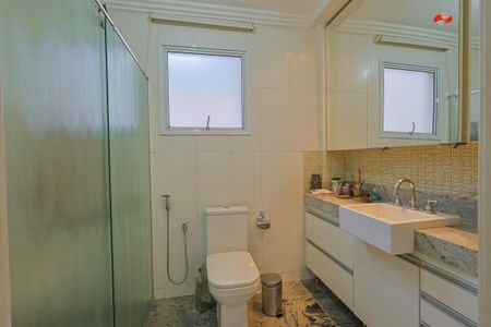 Apartamento à venda com 227m², 4 quartos e 3 vagas Apartamento à venda com 227m², 4 quartos e 3 vagasBanheiro da Suíte