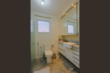 Apartamento à venda com 227m², 4 quartos e 3 vagas Apartamento à venda com 227m², 4 quartos e 3 vagasBanheiro da Suíte