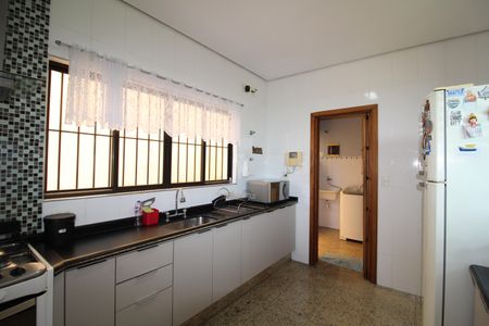 Casa à venda com 280m², 3 quartos e 8 vagasCozinha