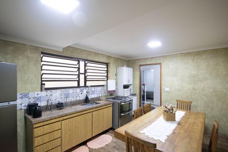 Casa à venda com 170m², 3 quartos e 2 vagas Casa à venda com 170m², 3 quartos e 2 vagasCozinha