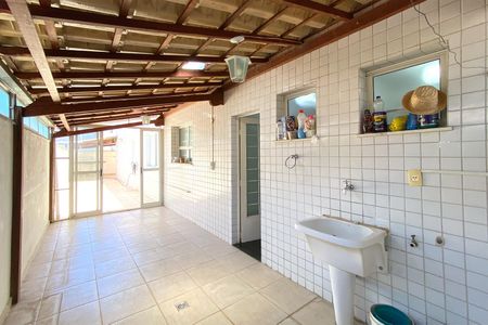 Apartamento à venda com 274m², 4 quartos e 3 vagas Apartamento à venda com 274m², 4 quartos e 3 vagasÁrea de Serviço