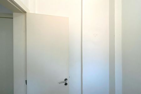 Apartamento à venda com 274m², 4 quartos e 3 vagas Apartamento à venda com 274m², 4 quartos e 3 vagasQuarto de Serviço