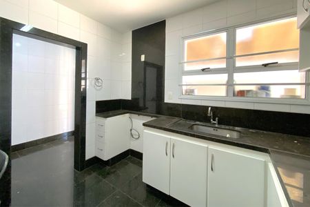 Apartamento à venda com 274m², 4 quartos e 3 vagas Apartamento à venda com 274m², 4 quartos e 3 vagasCozinha