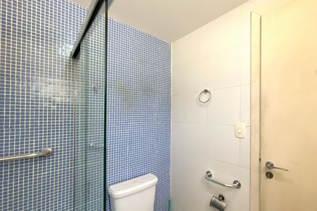 Apartamento à venda com 274m², 4 quartos e 3 vagas Apartamento à venda com 274m², 4 quartos e 3 vagasBanheiro da Suíte 1