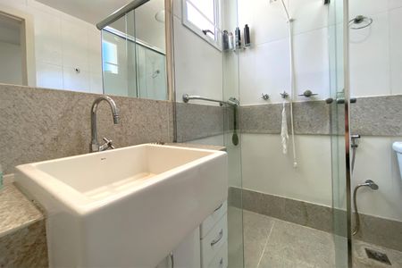 Apartamento à venda com 274m², 4 quartos e 3 vagas Apartamento à venda com 274m², 4 quartos e 3 vagasBanheiro