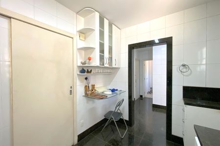 Apartamento à venda com 274m², 4 quartos e 3 vagas Apartamento à venda com 274m², 4 quartos e 3 vagasCozinha