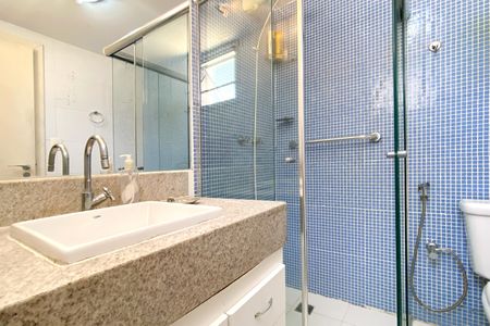 Apartamento à venda com 274m², 4 quartos e 3 vagas Apartamento à venda com 274m², 4 quartos e 3 vagasBanheiro da Suíte 1