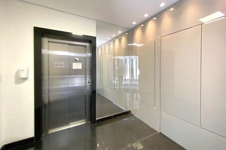 Apartamento à venda com 274m², 4 quartos e 3 vagas Apartamento à venda com 274m², 4 quartos e 3 vagasElevador