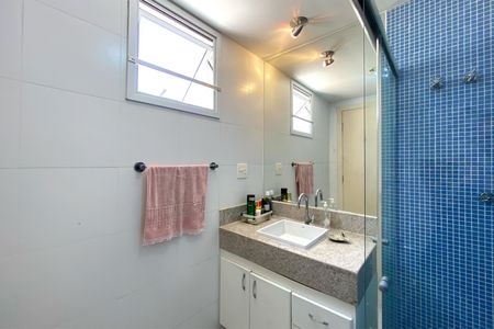 Apartamento à venda com 274m², 4 quartos e 3 vagas Apartamento à venda com 274m², 4 quartos e 3 vagasBanheiro da Suíte 1