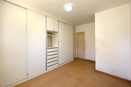Apartamento à venda com 274m², 4 quartos e 3 vagas Apartamento à venda com 274m², 4 quartos e 3 vagasSuíte 1