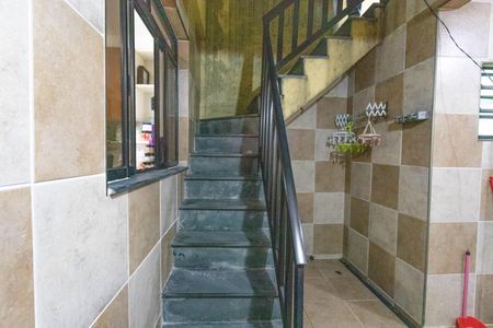 Casa à venda com 132m², 2 quartos e 2 vagas Casa à venda com 132m², 2 quartos e 2 vagasEscada para churrasqueira