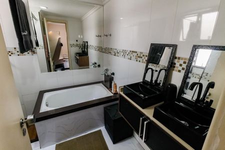 Apartamento à venda com 150m², 3 quartos e 3 vagasBanheiro da Suíte 1