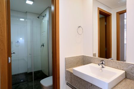 Banheiro de kitnet/studio à venda com 1 quarto, 29m² em Savassi, Belo Horizonte