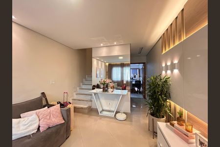 Sala de casa de condomínio à venda com 2 quartos, 117m² em Vila Bruna, São Paulo