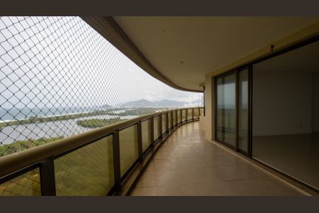 Apartamento à venda com 268m², 3 quartos e 3 vagasVaranda
