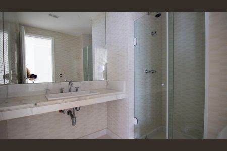 Apartamento à venda com 268m², 3 quartos e 3 vagasBanheiro 1 da Suíte 1