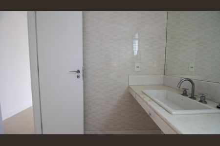Apartamento à venda com 268m², 3 quartos e 3 vagasBanheiro da Suíte 2