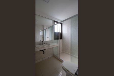 Apartamento à venda com 268m², 3 quartos e 3 vagasBanheiro da Suíte 2